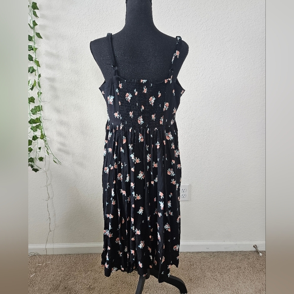 💚HP💚NWT Torrid Sweetheart Black Pink Floral Handkerchief Challis Midi Dress - Picture 10 of 15